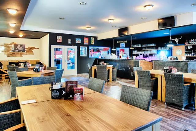 American Sports Diner & Bar I American Bowling