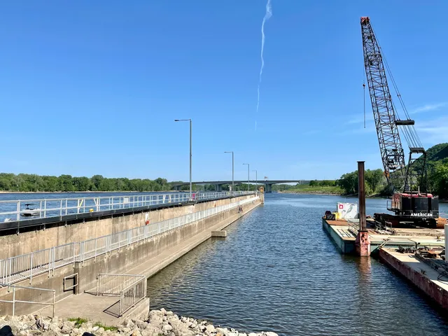 US Lock and Dam No. 7