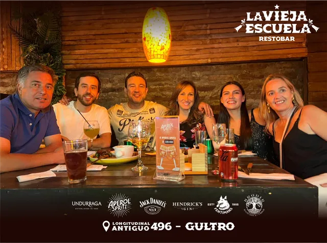 La Vieja Escuela Restobar