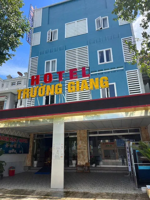 KHÁCH SẠN TRƯỜNG GIANG