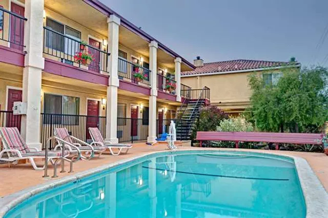 Super 8 by Wyndham Santa Cruz Beach Boardwalk