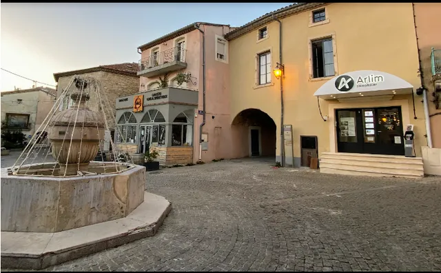 La Villa Tria Castella