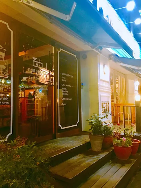 디앤유커피 본점(DNUCOFFEE FACTORY)