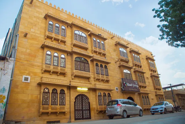 Priya Hotel