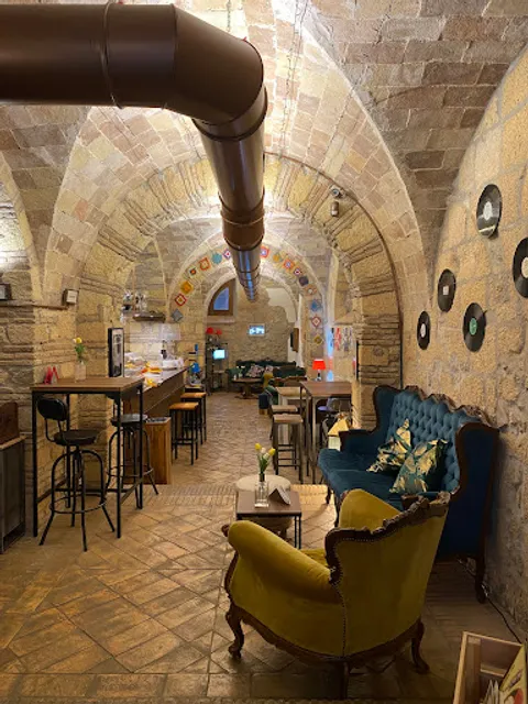 IL LOCALE di nome e di fatto