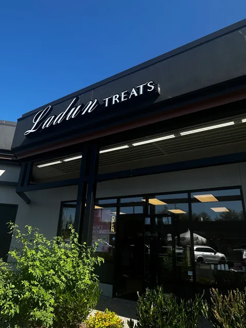 Ladun Treats-Coffe & Bakery