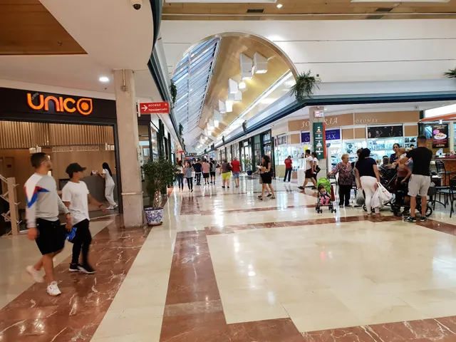 Centro Comercial La Laguna