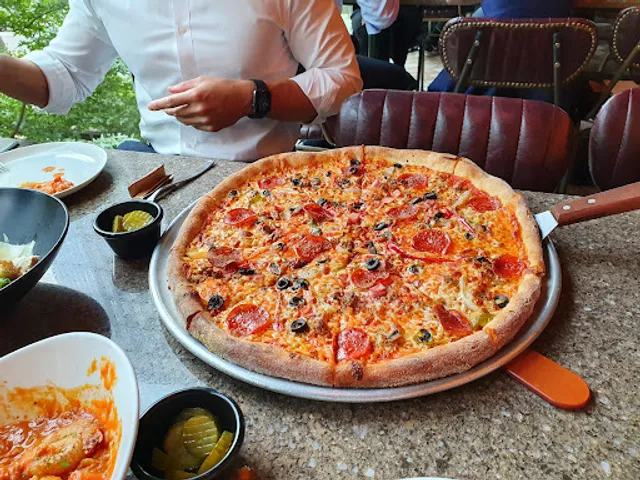 Paulie's Brick Oven Pizzeria