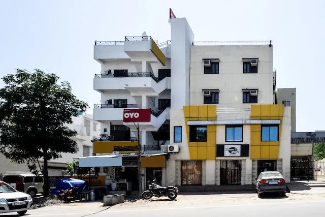 Collection O Hotel Royal Icon