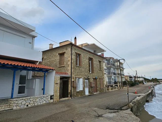 Maria's Grecian Waterfront Apt