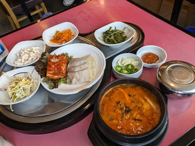 Nolboo Bossam Nolboo Budaejjigae(Euljiro 6-ga Branch)