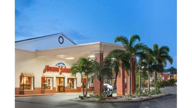 Howard Johnson by Wyndham Ft. Myers FL
