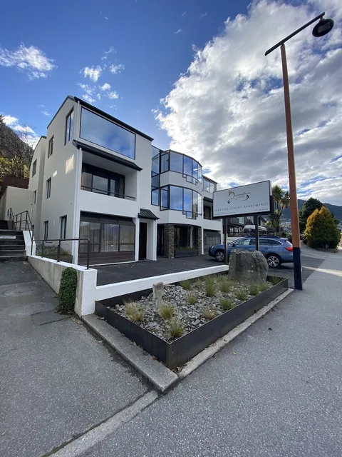 Queenstown House Lakeside Luxury Apartments
