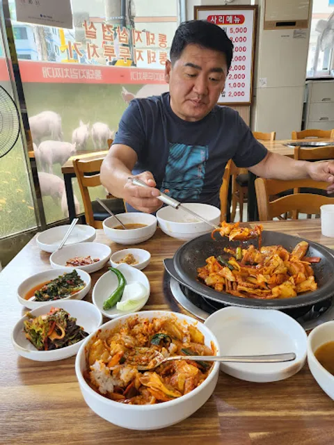 도당동통돼지김치찌개