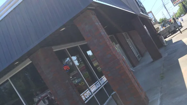 Head To Toes Salon Suites