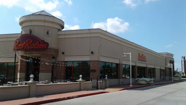 Red Robin Gourmet Burgers and Brews