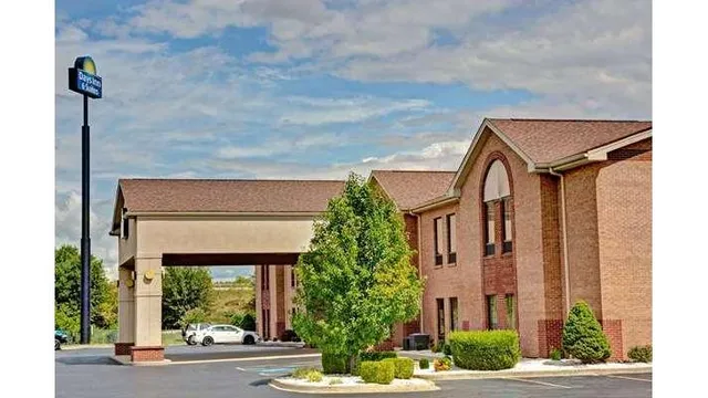 Days Inn & Suites Louisville SW