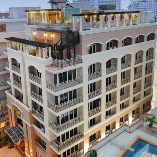 The Whitehouse Condotel