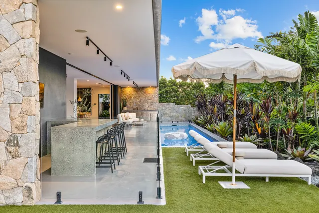 Mana Beach House - Luxury accommodation in Kingscliff