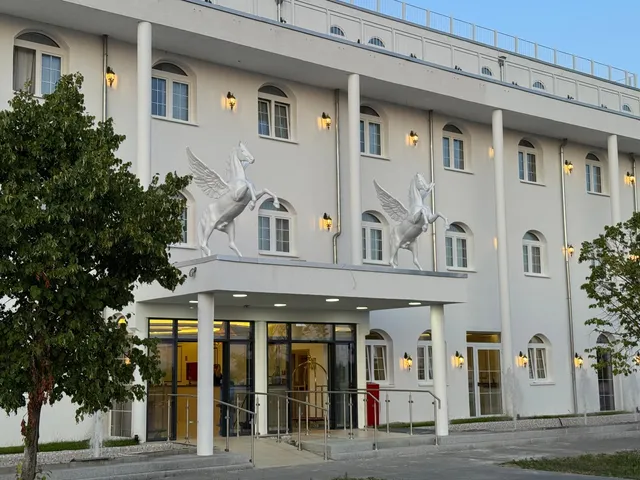 Hotel Babylon Royal & Spa