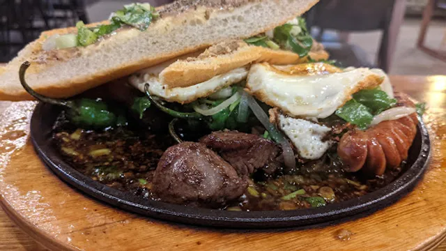 LES BA'GET Vietnamese Cafe