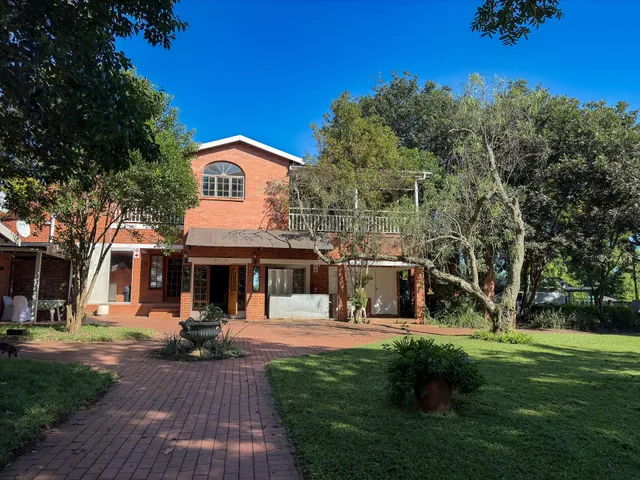 Aintree Lodge - Accommodation & Functions