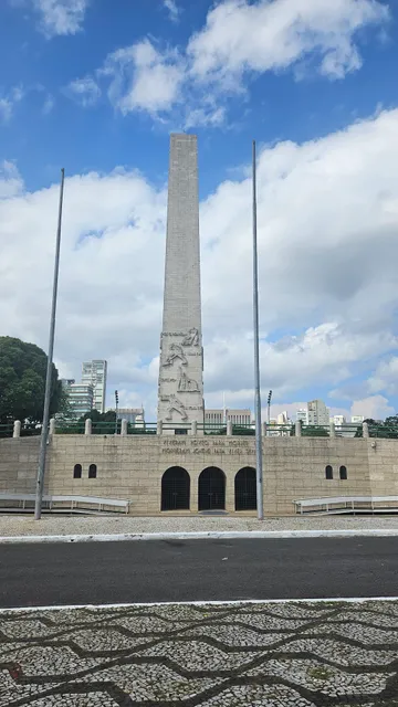 Obelisco e Monumento Mausoléu ao Soldado Constitucionalista de 32