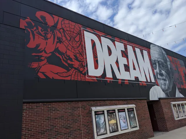 RED Cinemas - Restaurant Entertainment District - Stadium 15