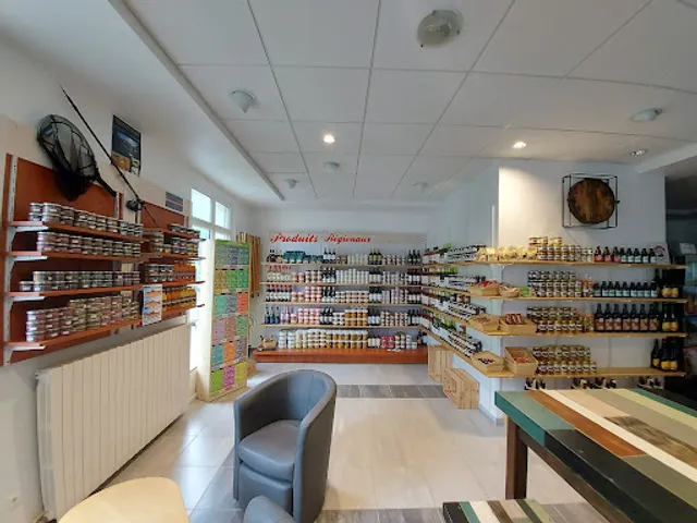 "Chez Tonin" Bar/Boutique/Casse-croûte