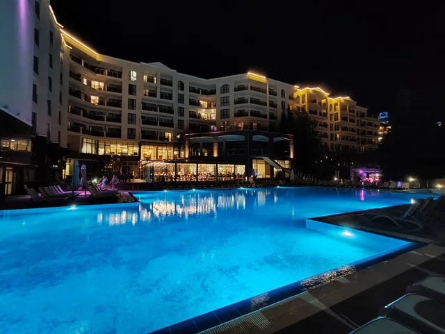 Apartment Hotel "Golden Line"