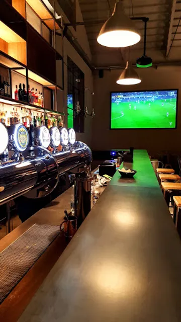 Pub EBRIUS Food & Drink Garage