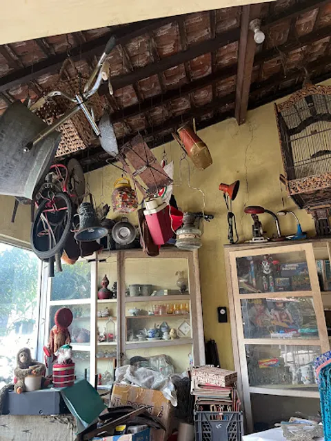 Antique and Vintage Shop "Pak Well"