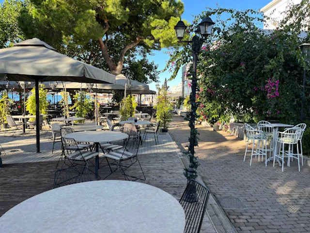 Crusty Pizza Kalamata