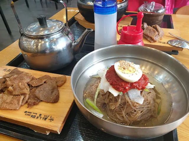 육쌈냉면 민락2지구점