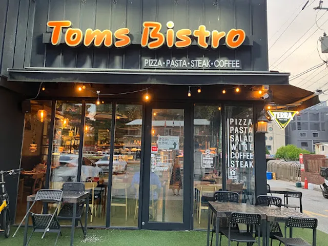 Tom’s Bistro