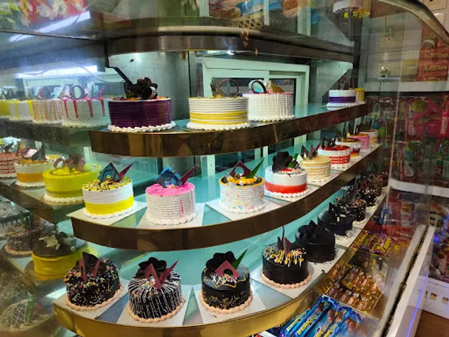 Gopal Cake & Bakery || Best Cake Shop in Bhavnagar || Popular For On-Time Delivery.