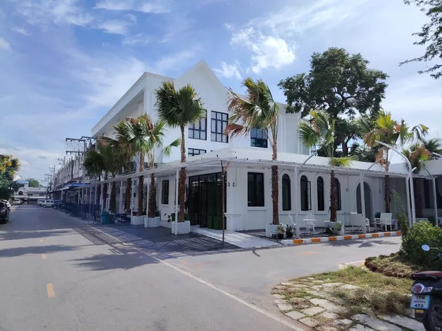 Debua White House Hotels