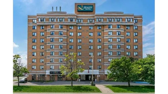 Quality Hotel & Suites Montreal East