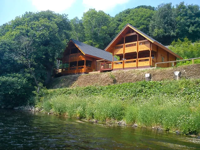 Coed-Y-Glyn Log Cabins