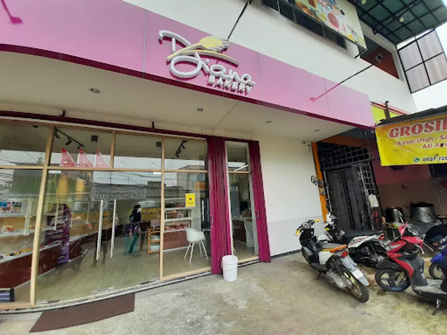 Momolin Bakery & Cake - Galaxy Pekayon