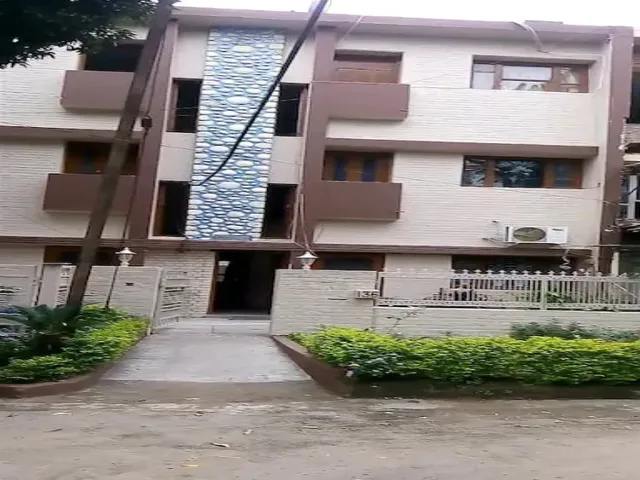 Best Homestay Dormitory (Go to-homestayandclassesonline.com--for the cheapest Room Rates in Chandigarh