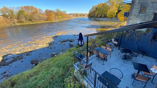 Jade's of Paris Restaurant