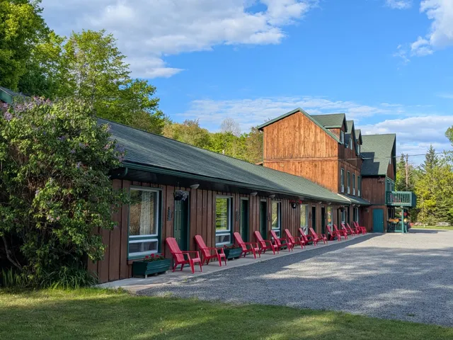 Dwight Village Motel