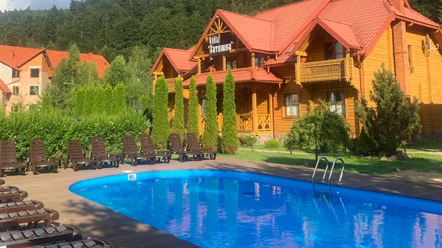 Villa "Затишна" Будинок в Микуличині. Чани. Басейн