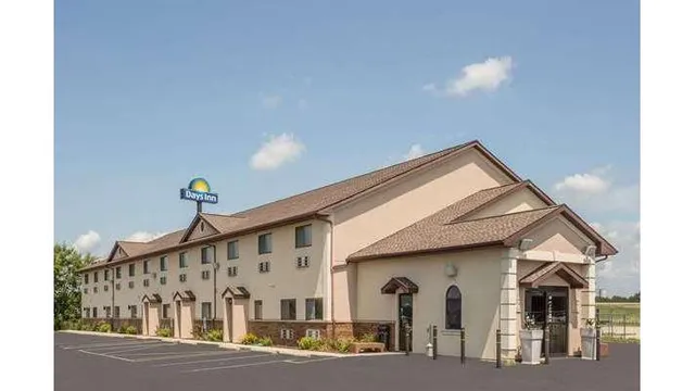 Days Inn by Wyndham Le Roy/Bloomington Southeast