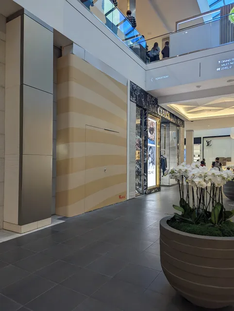 Marc Jacobs - Westfield Valley Fair