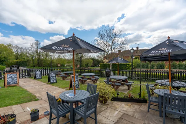 The Fox and Hounds, Theale