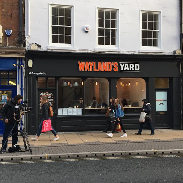 Wayland’s Yard Coffee & Brunch Cafe / Diner