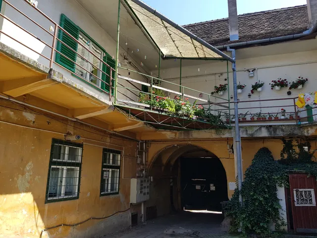 LUK OLD TOWN APARTMENT