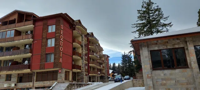 Sequoia Apartments Hotel